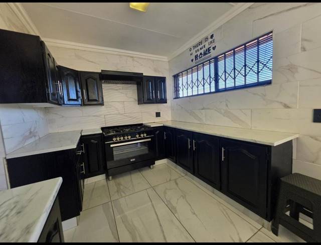 4 BEDROOM HOUSE FOR SALE IN BASSONIA